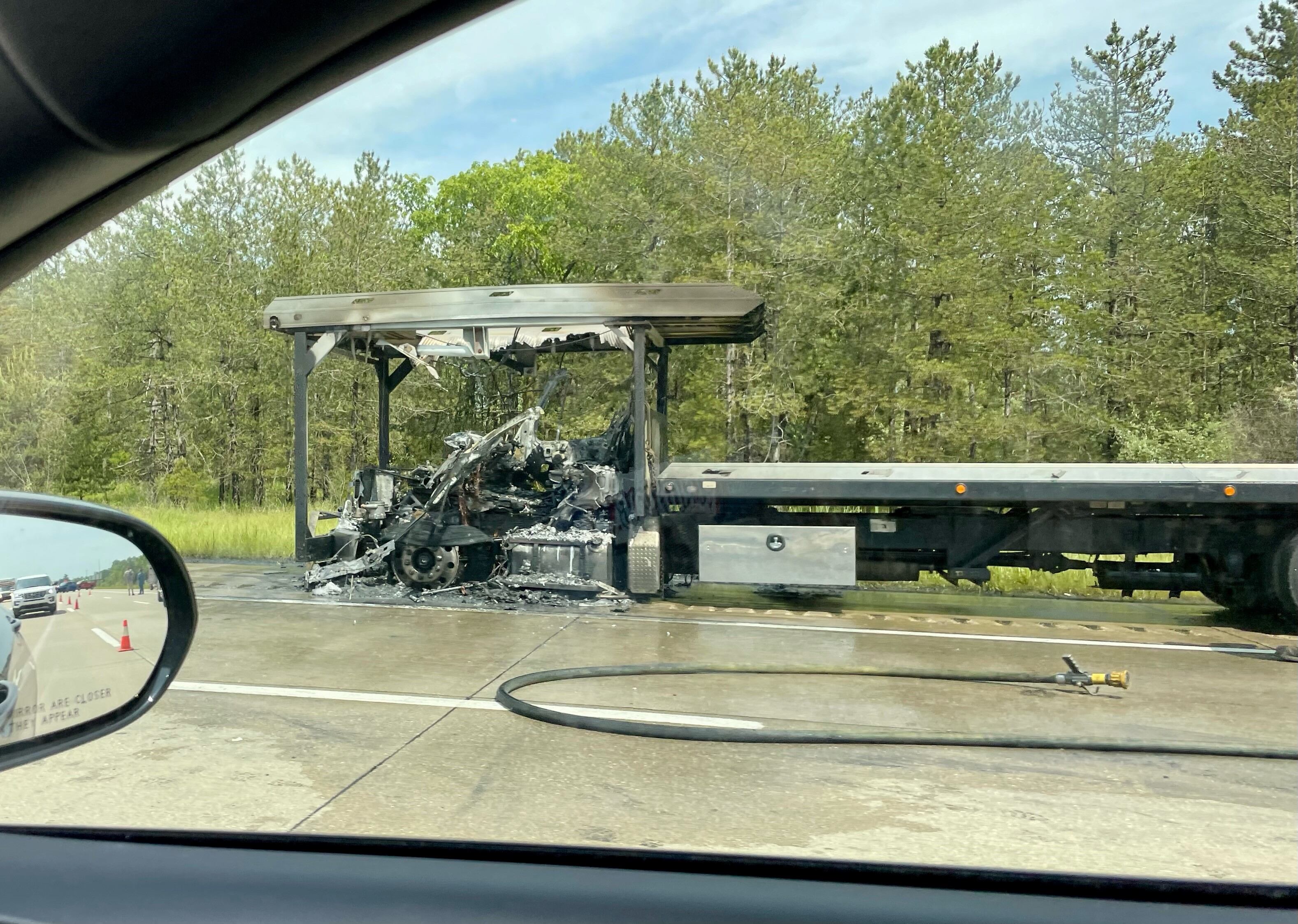 Vehicle fire blocks lanes of I-75 near Birch Run - Vimarsana News